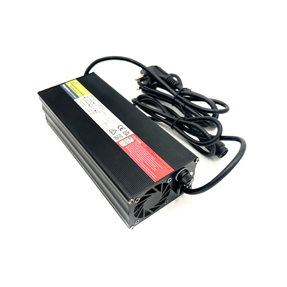 Dualtron 72V 5A Fast Charger LP-16 plug en situation
