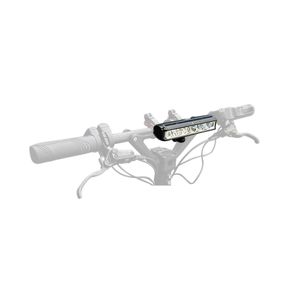Lampe LED phare 3250 lumens pour trottinettes en situation