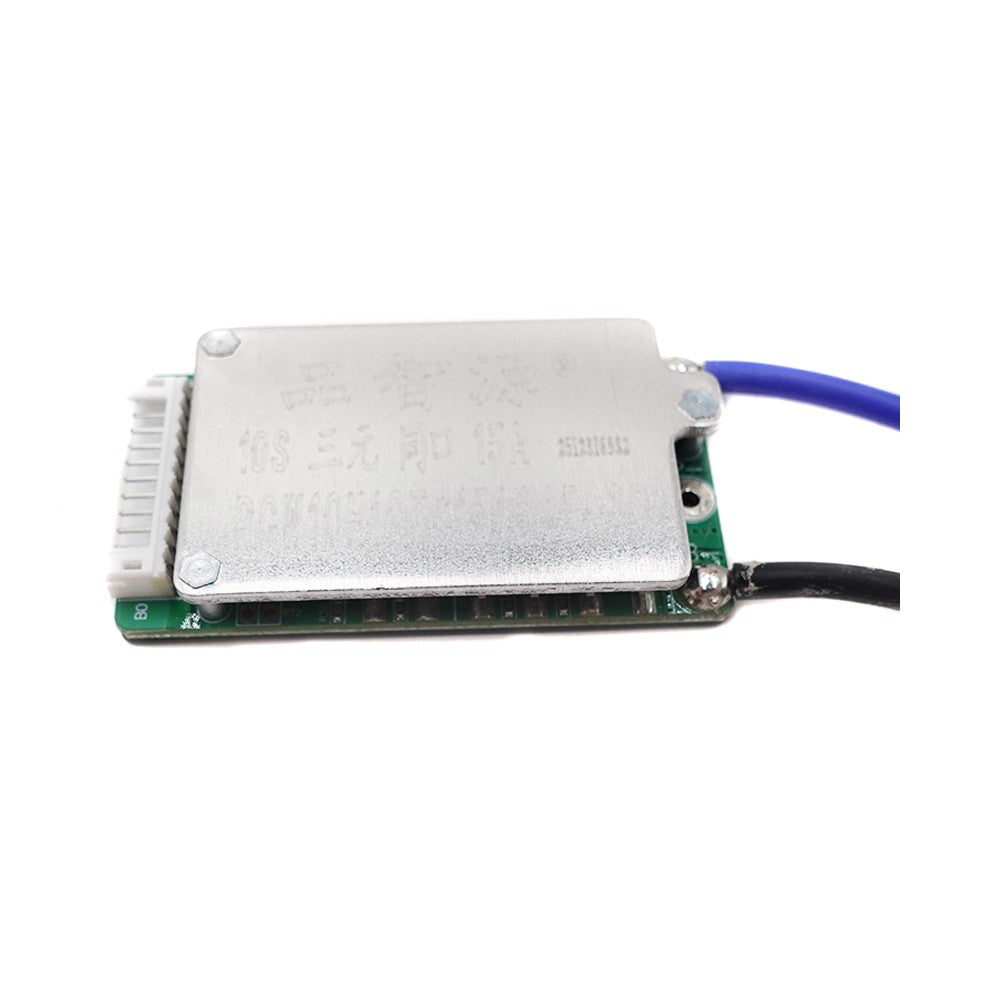 BMS 36V 15A port de charge interne en situation
