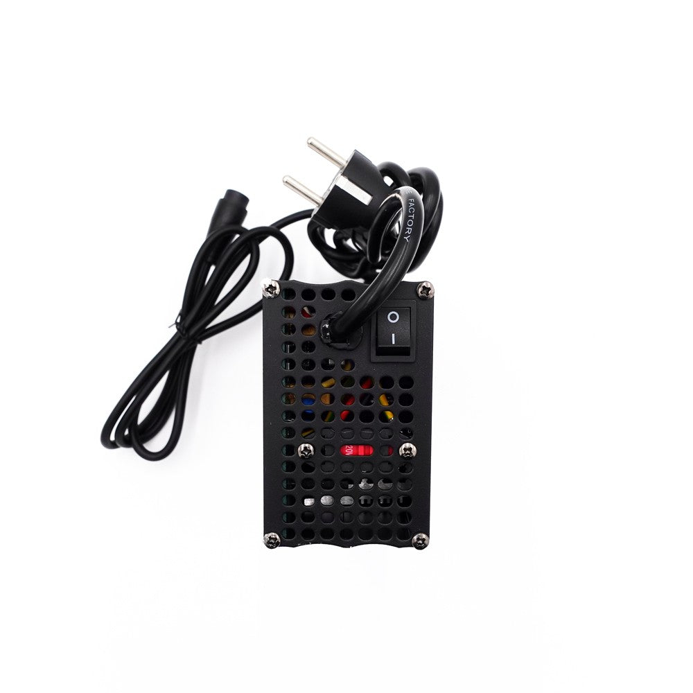 Chargeur rapide Dualtron 60V 6,5A LP-16 en situation