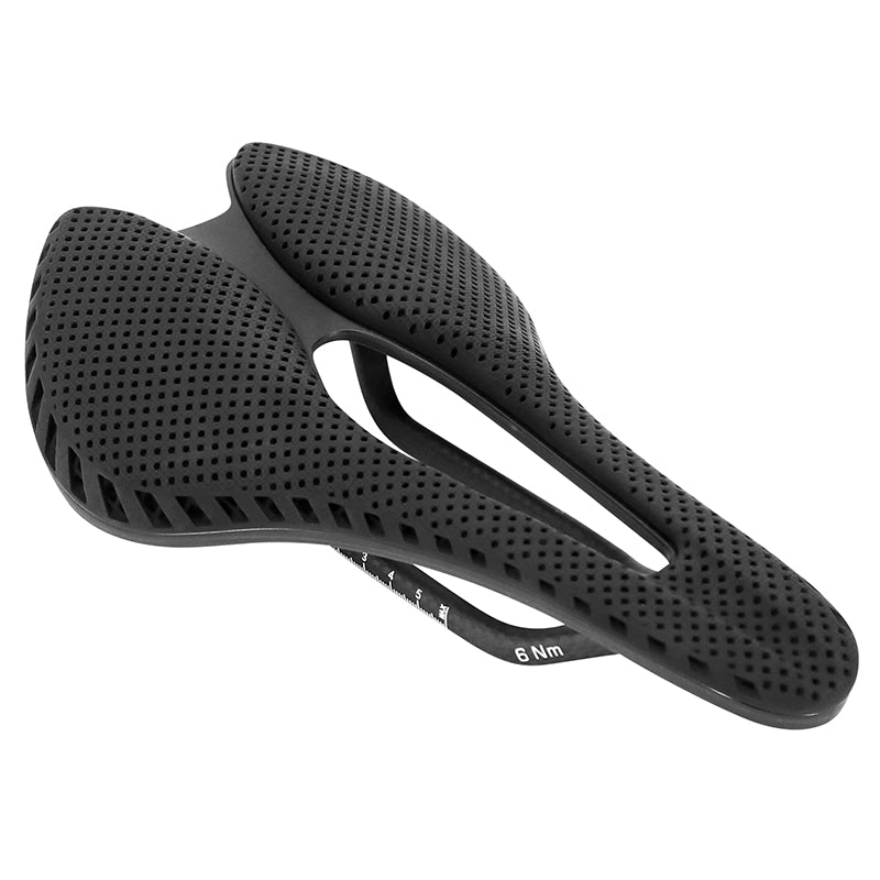 Selle 3D Carbone T801 Noir Ouverte 245X143 Rail Carbone Base Nylon Mat Poids 195G (Poids Max 90 Kg) -Newton-