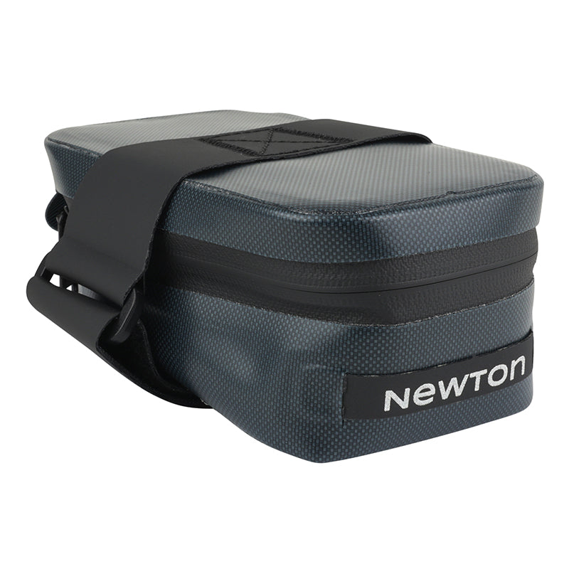 Sacoche De Selle Vélo Newton Bleu Petrole Metallise Étanche Fixation Velcro (L 120 X L 65 X H 50 mm)
