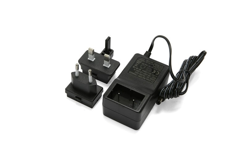 Hope Li Ion Battery Charger 8.4v Uk and Eu en situation