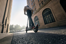 Segway Ninebot F3 Pro en situation urbaine