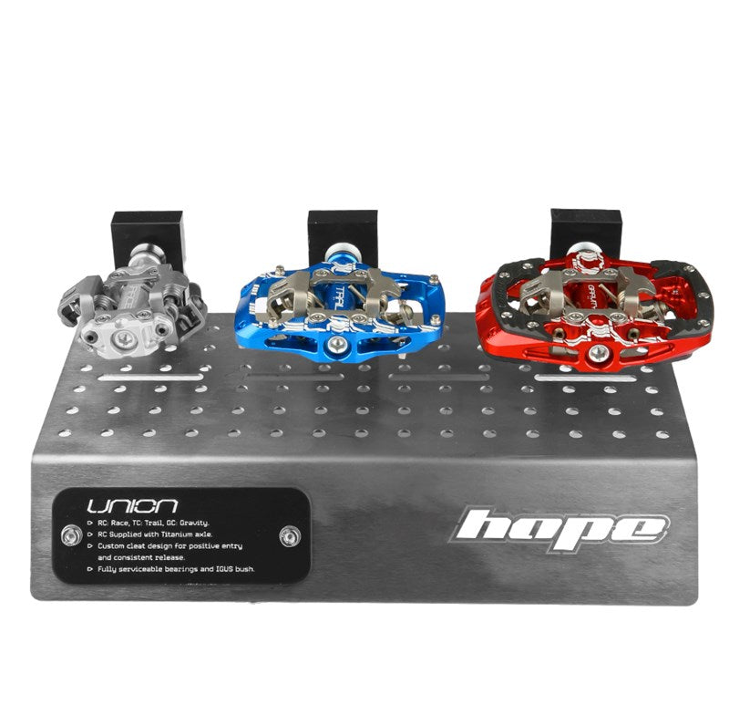 Hope POS Shelf Union Pedals en situation