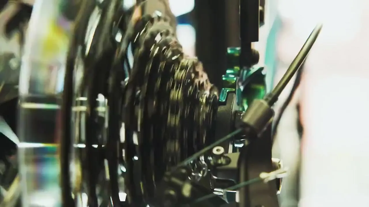 Cassette de vélo en gros plan, à l’atelier