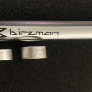 Outil Birzman pour montage de coupelle sur fourche