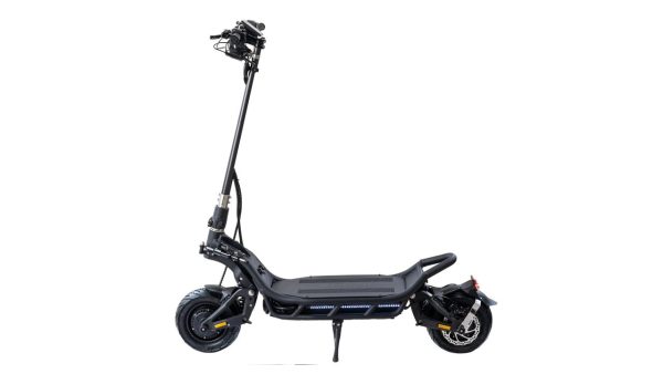 Trottinette électrique Nami Burn-E3 Max, vue de trois quarts