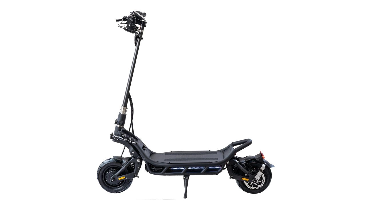 Trottinette électrique Nami Burn-E3 Max, vue de trois quarts