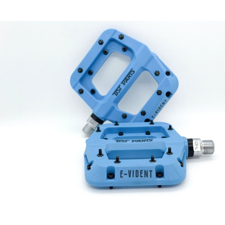 PAR 10 = 15% : pédales BST Parts E-Vident Nylon bleu